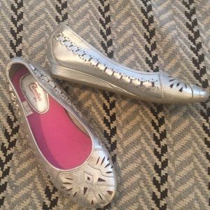 Girls silver flats